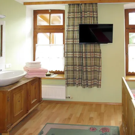 Dorfhaus Tischler 190w * Ried im Zillertal