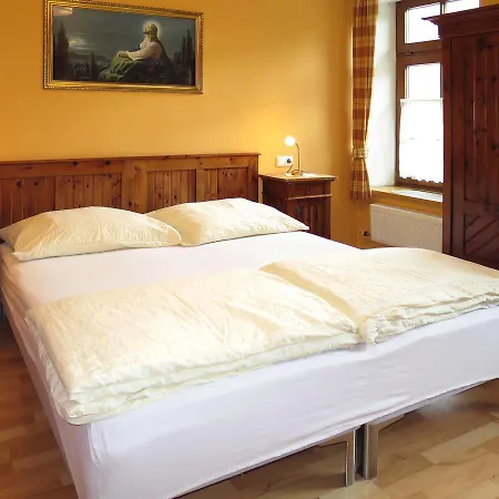 Dorfhaus Tischler 190w * Ried im Zillertal